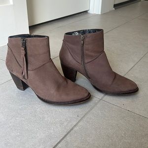 Steve Madden brown booties